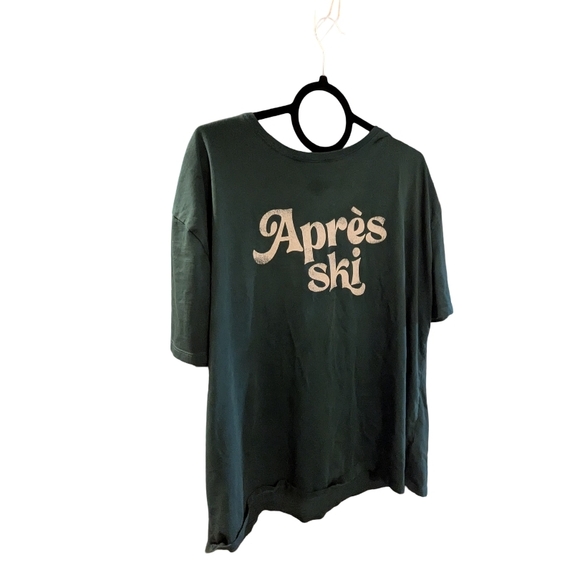 Universal Thread Gently Used Green 'Après Ski' Short Sleeve Tee - Picture 1 of 2